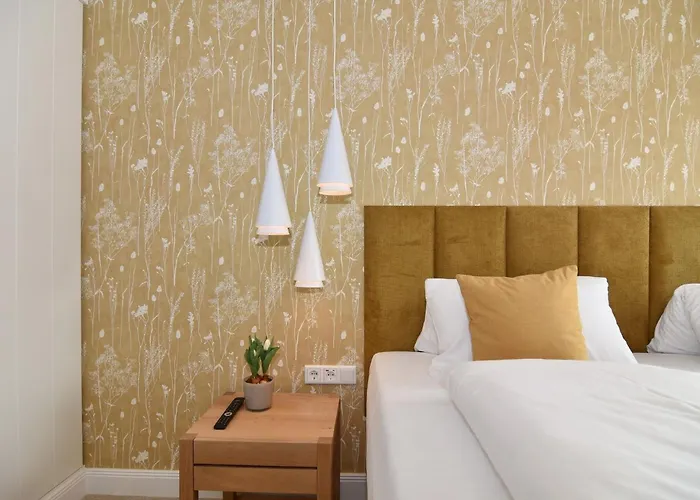 Ebbe Flut, Whg 10 Lägenhet