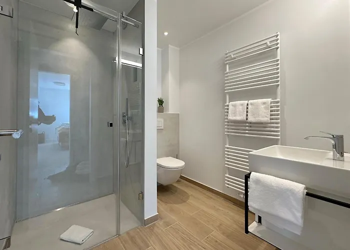 Ebbe Flut, Whg 10 Lägenhet